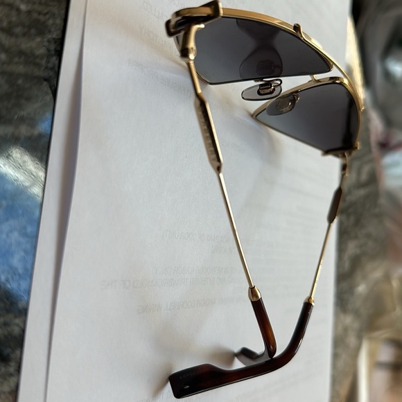 Burberry NWT Lim. Edit. sunglasses gorgeous gold frame w/ gray lenses. no case - Picture 3 of 7